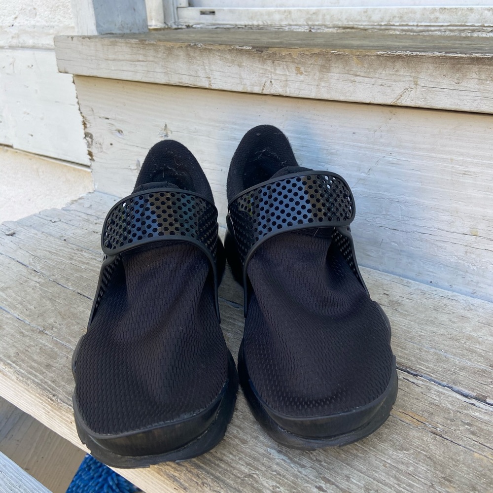 Nike sock dart black shoes